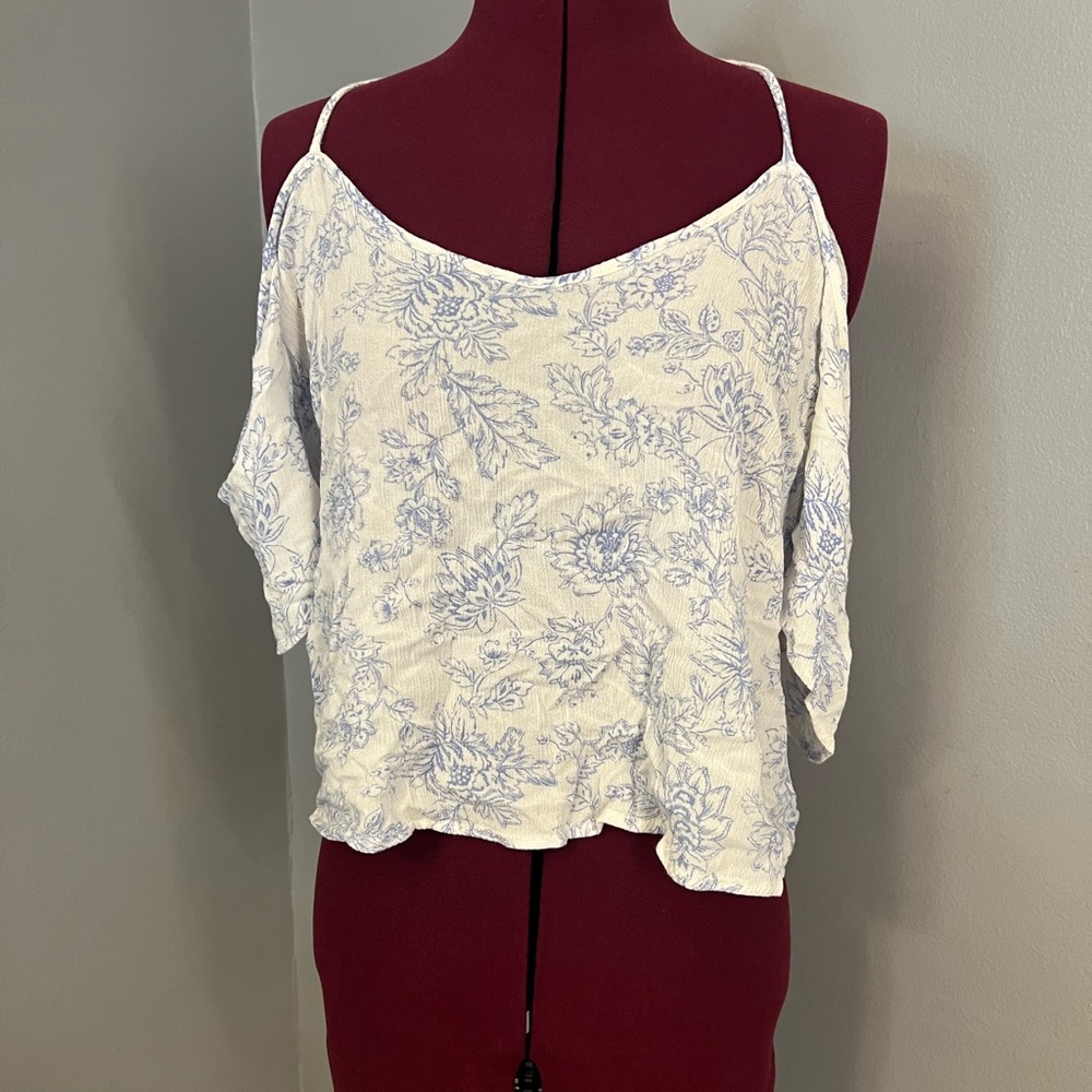 Forever 21•Large•flowy•blue flowers / white background•light•weight •crop top